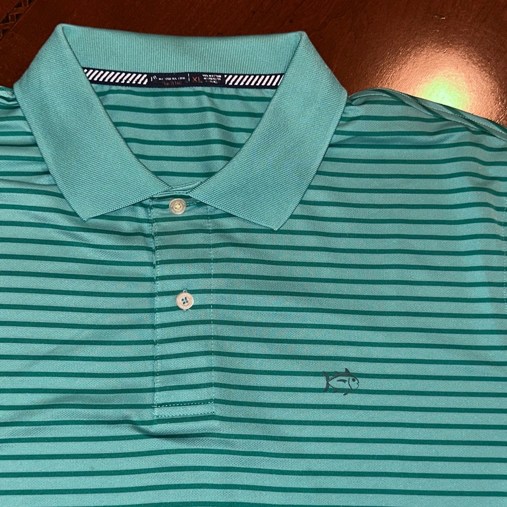 MENS SOUTHERN TIDE POLO. SIZE XL.